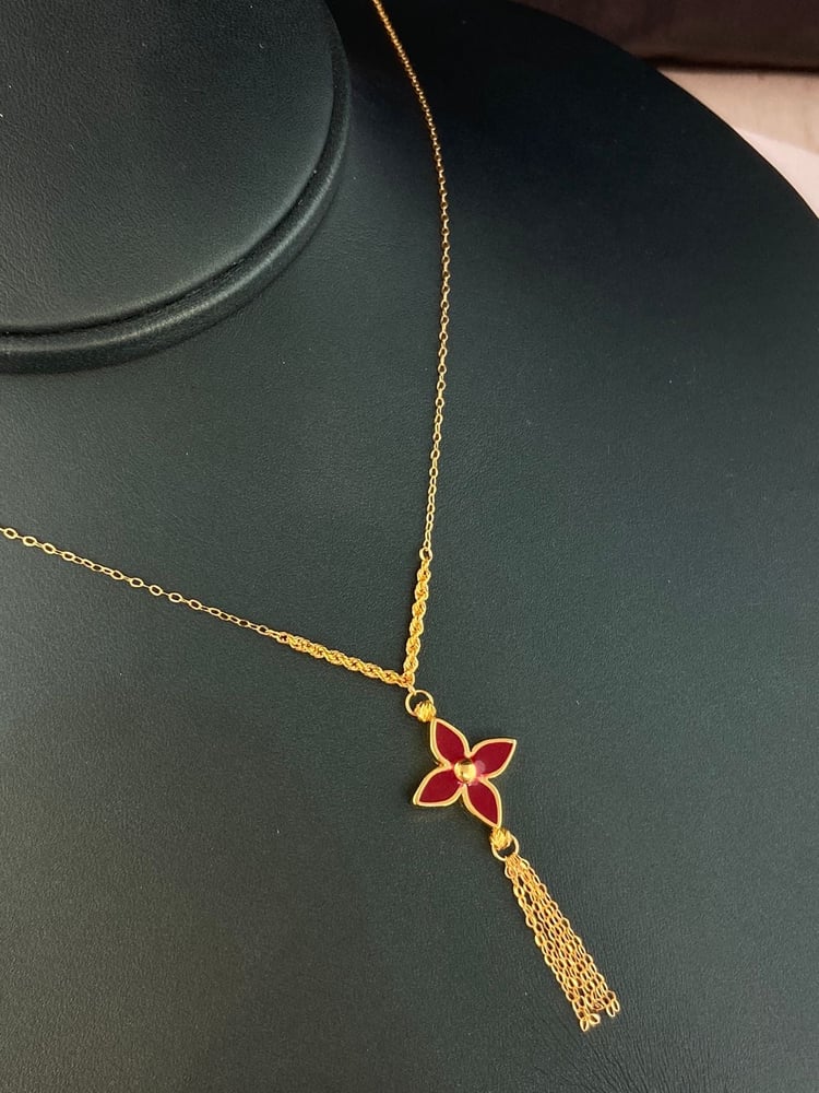The flower's thank you is distinctive and elegant, 21-karat gold, Gate 4