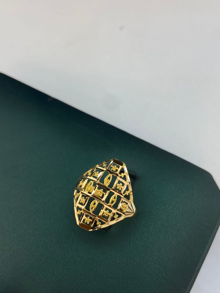 Wide luxurious and elegant gold ring, 21 karat, weight 1.92, size 21
