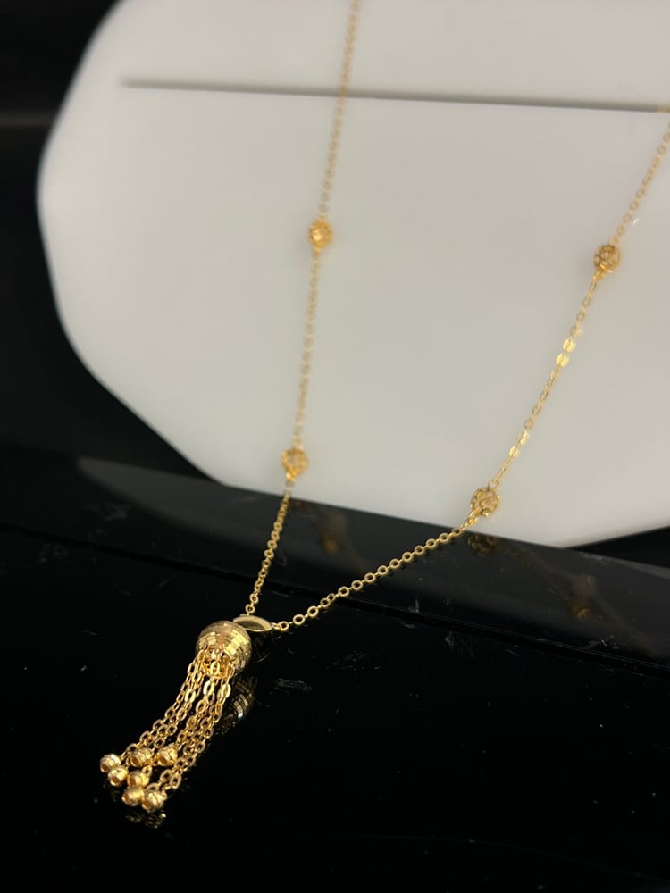 Luxury 21-karat gold necklace for gifts.