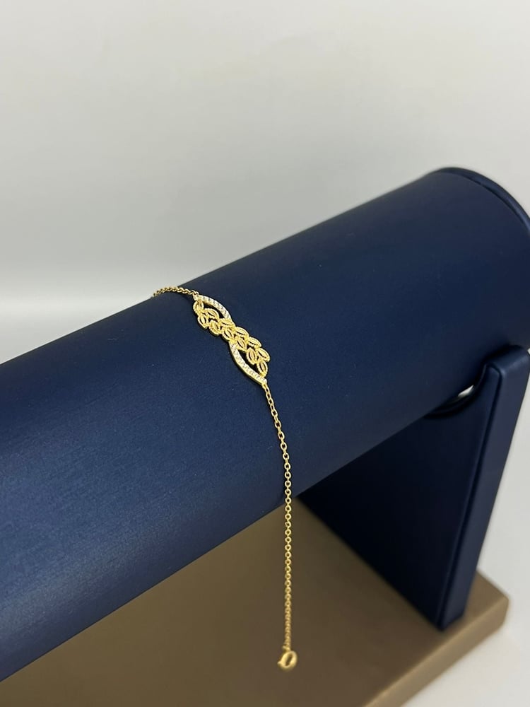 Olive branch bracelet, 18-karat gold, weight 1.37, Bawaba branch.5