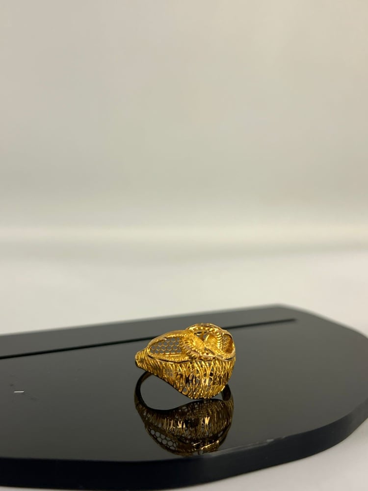 Luxury 21-karat gold ring size 20 weight 2.98 gate.5