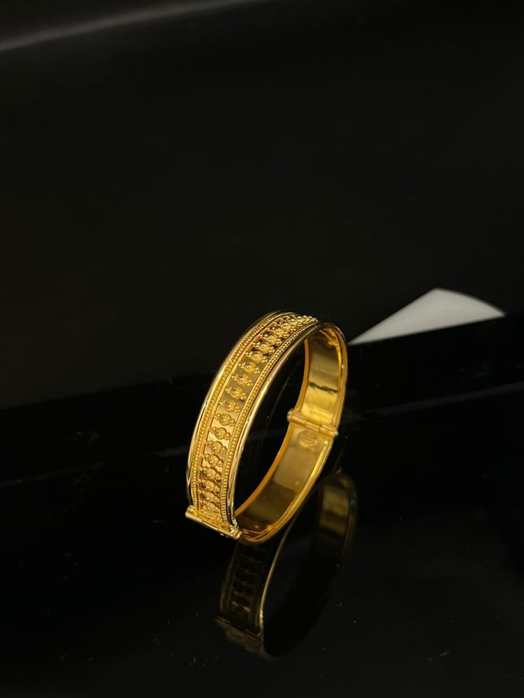 Luxury keychain bracelet, 21-karat gold, size 15, weight 11.31 grams, Gate.5