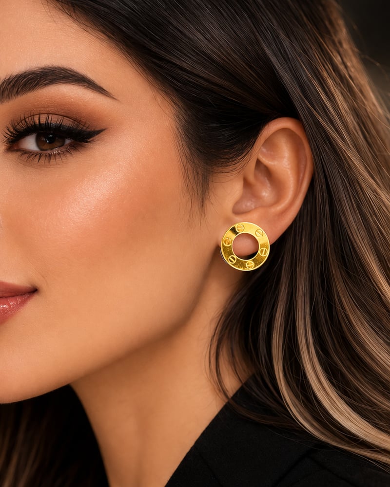 حلق ذهب عيار 21 بتصميم عصري فاخر وزن  1.77 جرام