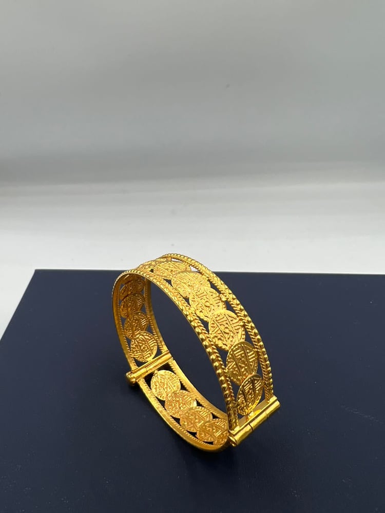 Bracelet with key model, luxurious and elegant, 21-karat gold, weight 10.80