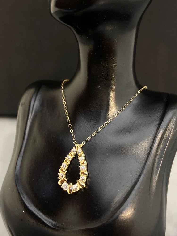 Teardrop necklace, 18-karat gold, luxurious and distinctive for gifts, weight 0.91.