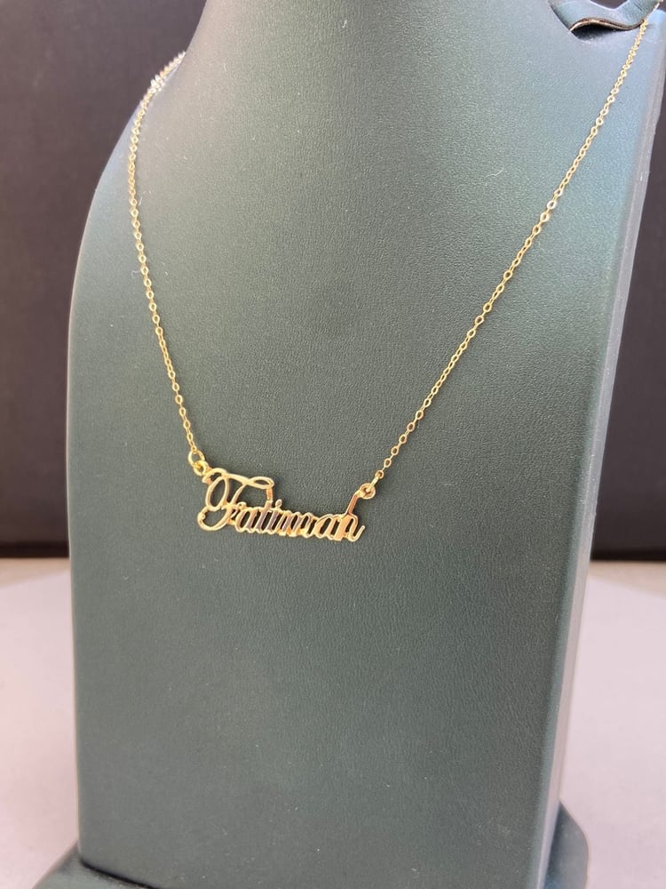 A distinctive and elegant name necklace for Fatima, 18 karat, weight 1.72