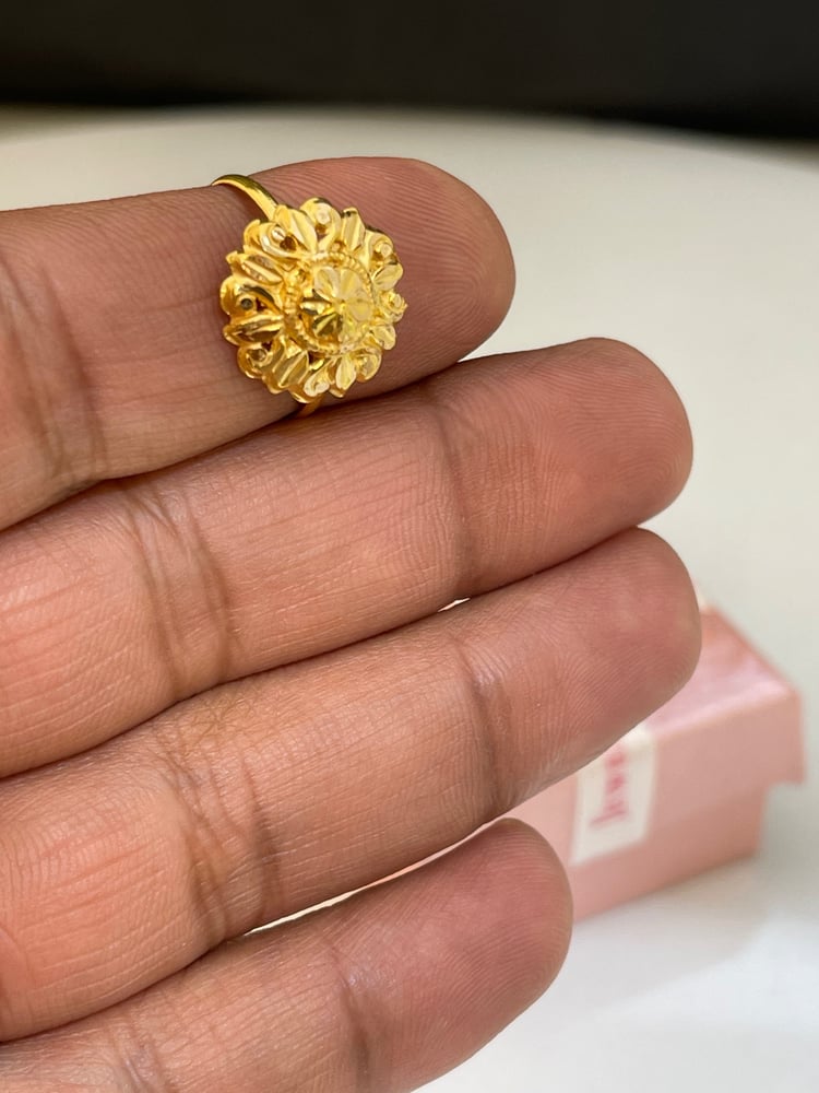 Jaber chair ring, smooth, 21 karat, size 17
