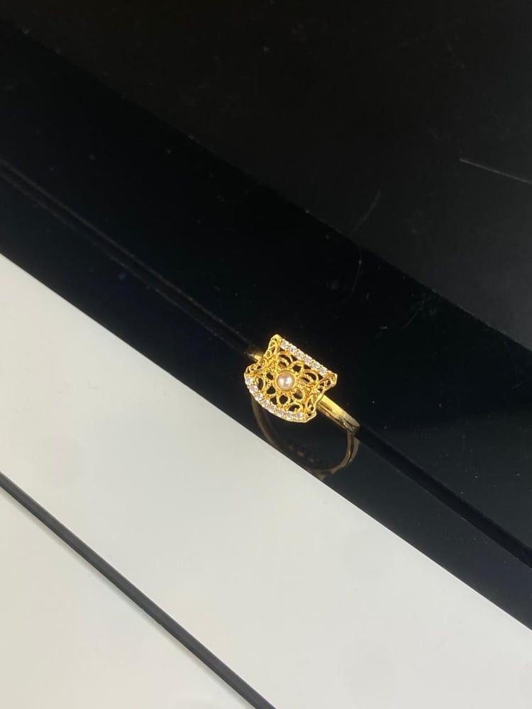 Luxury 21-karat gold pearl ring, size 15, Gate 4