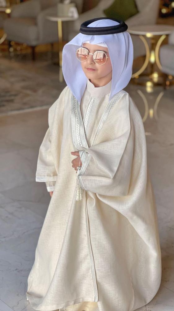 طقم "الشيخ الصغير" (بشت وثوب)