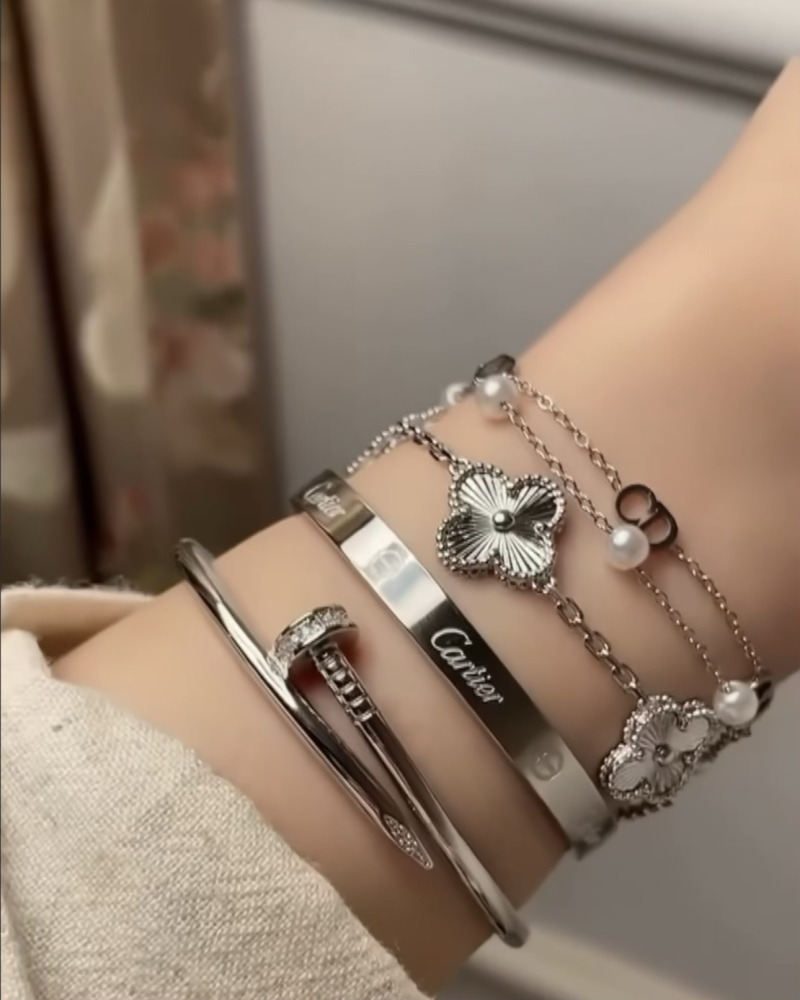 طقم اساور ماركة