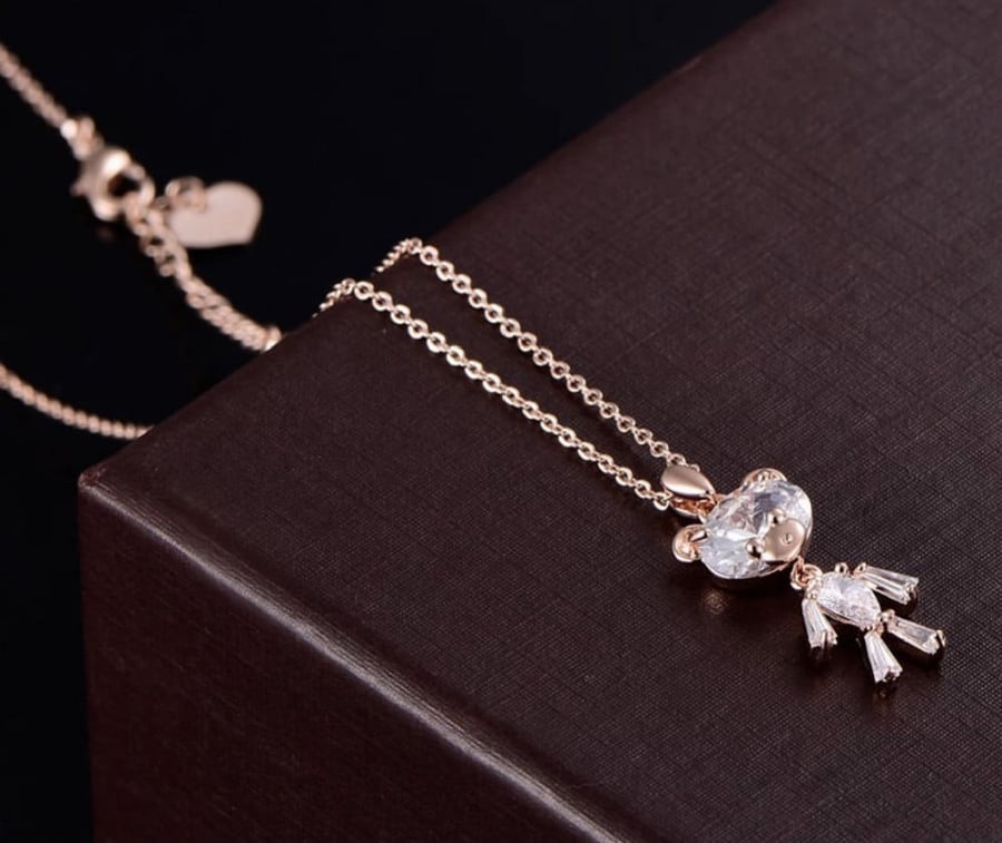 The bear necklace