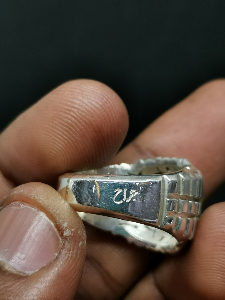 خاتم الفضة بحجر ياقوت بصياغة جراح ومرصع بالالماس عيار الفضة 925 مقاس الخاتم 21