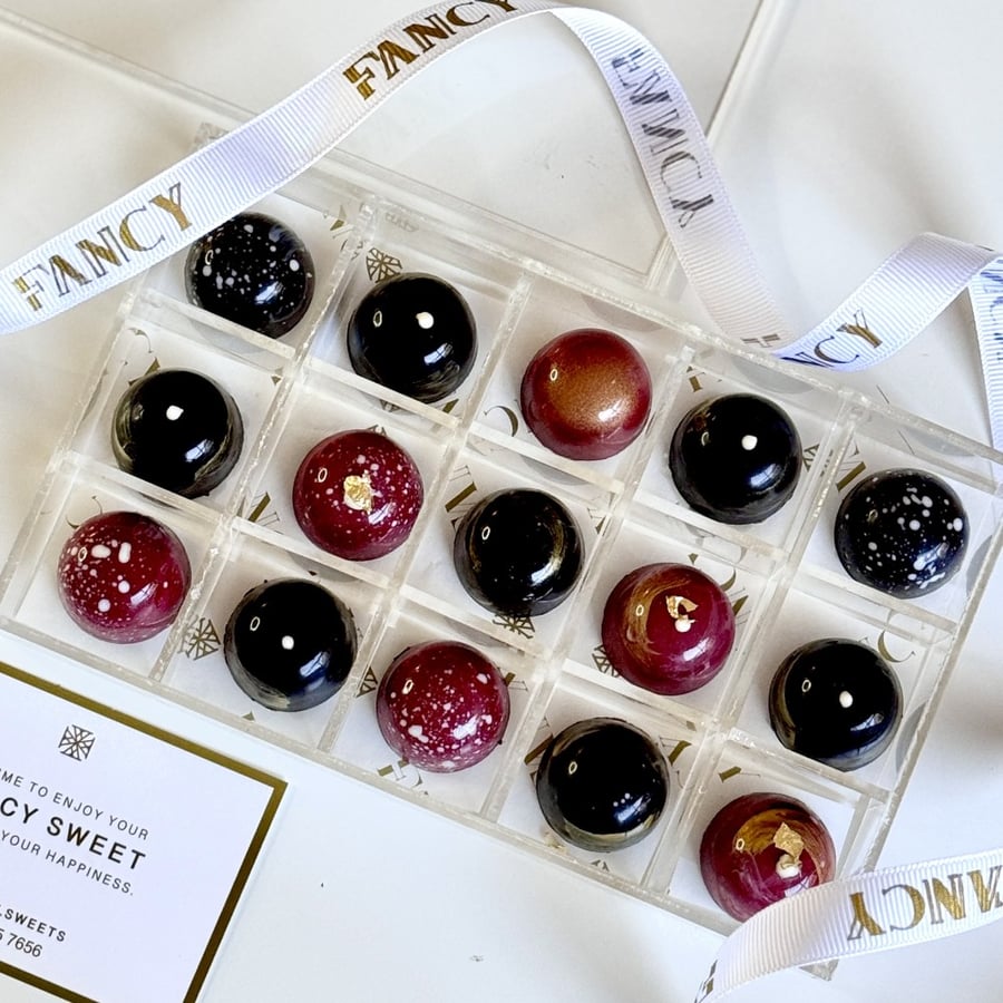 Black and red bonbon