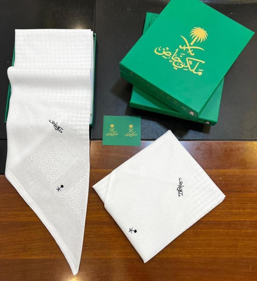 أشمغة ماركات مع المحلقات