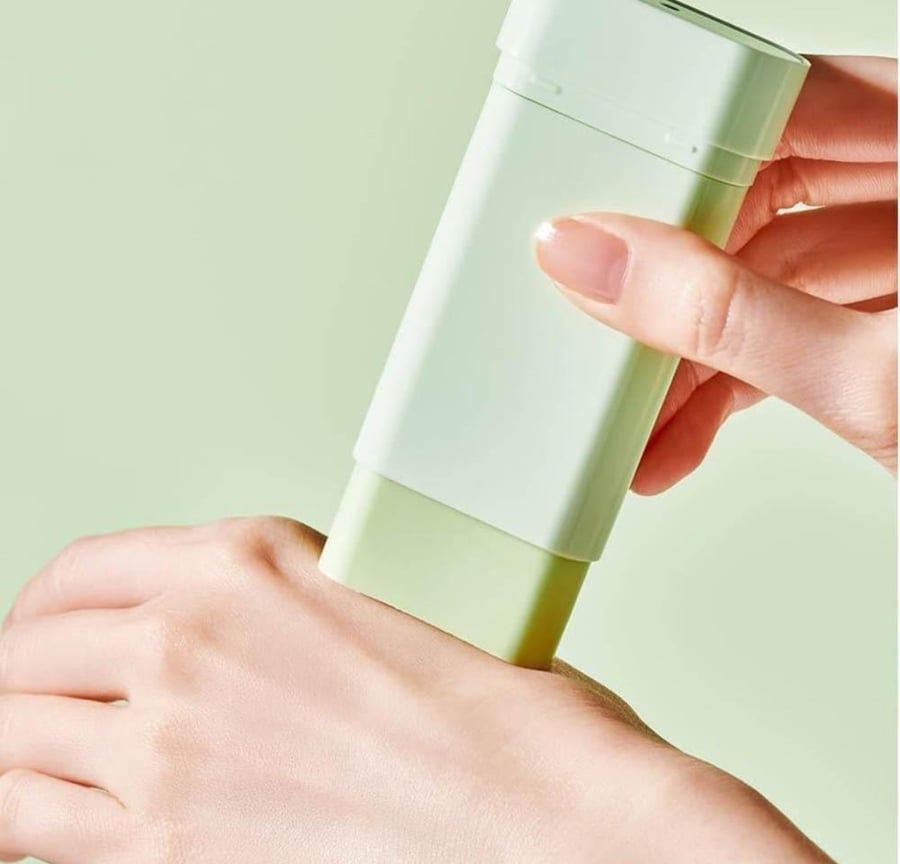 توكوبو سيكا كالمينج ستيك واقي شمس SPF 50 – 18 جم