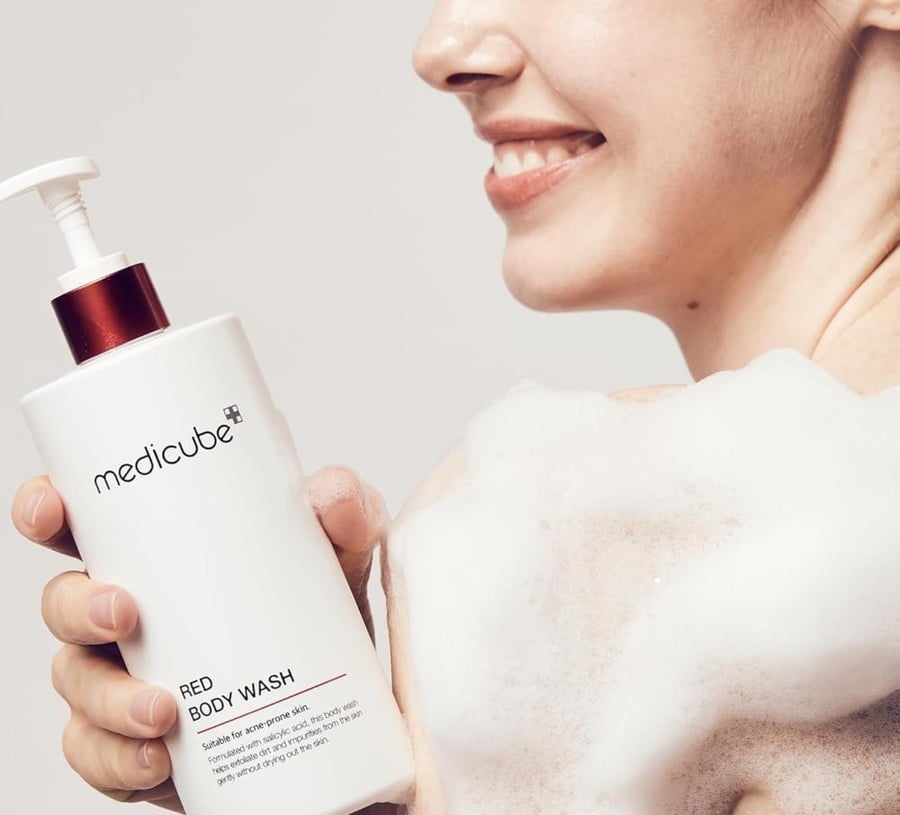 غسول الجسم ميديكوب Red Acne لعلاج حب الشباب وتقشير البشرة – 400 مل