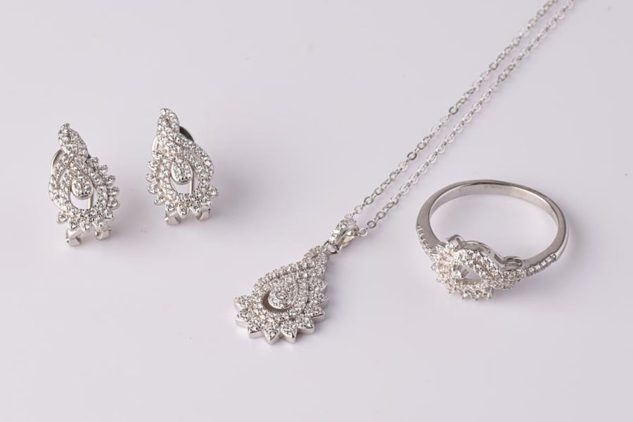 Half of a 925 silver set plated with rhodium with a diamond design
