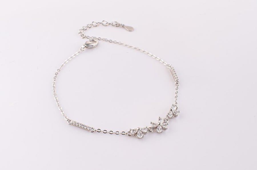 The shining elegance bracelet – 925 silver plated with rhodium