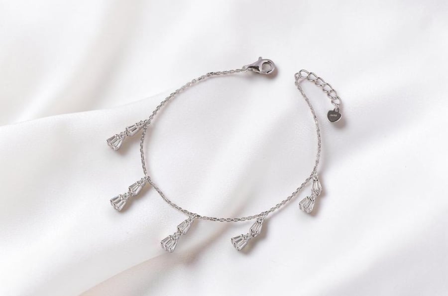 سوار قطرات البريق – فضة عيار 925 مطلي روديوم