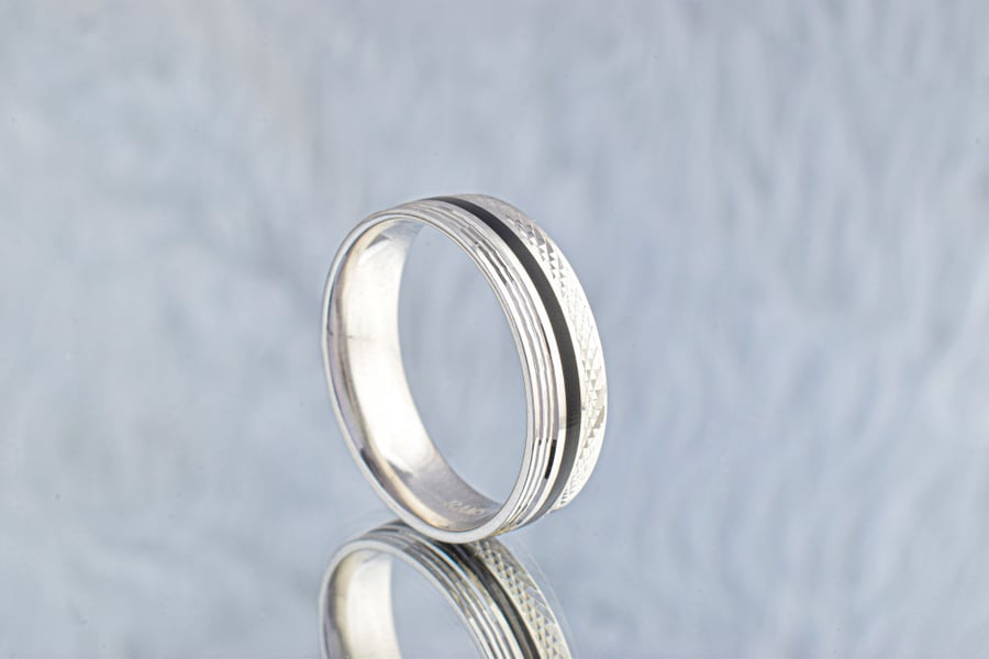 Men's wedding ring
