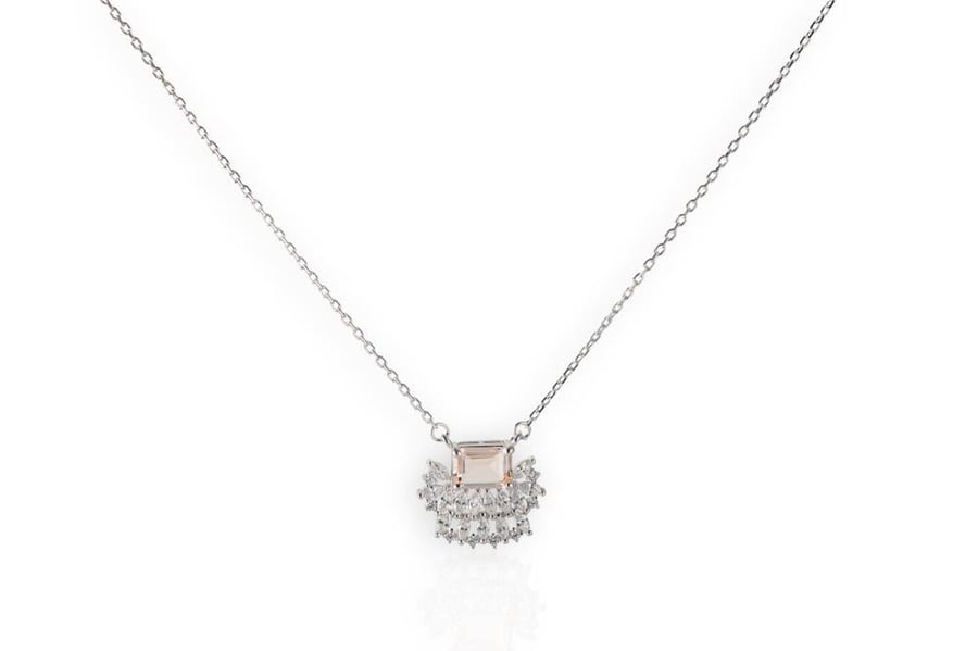 Silver 925 pendant with a royal design and a luxurious square stone