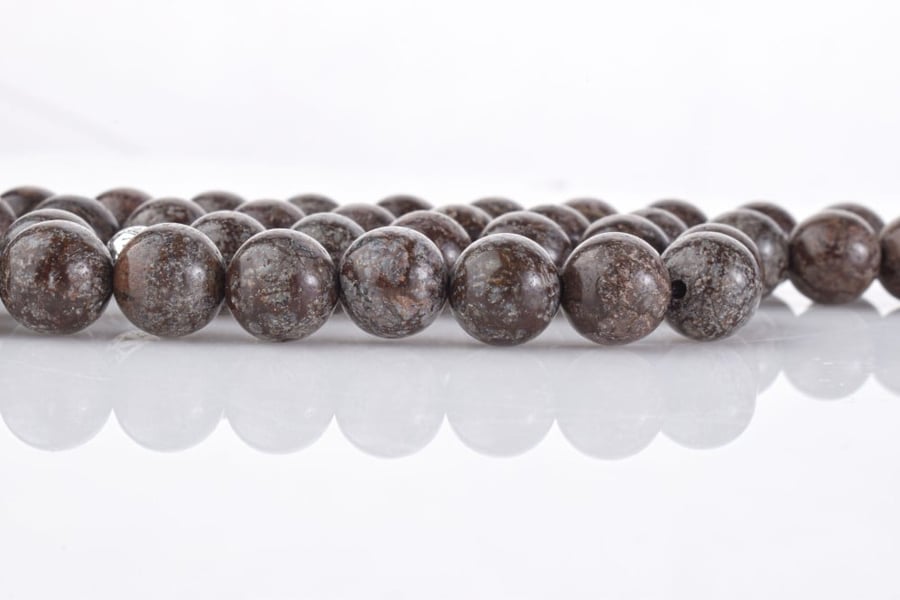 سبحة احجار مع معدن(Red snwflake)8مل