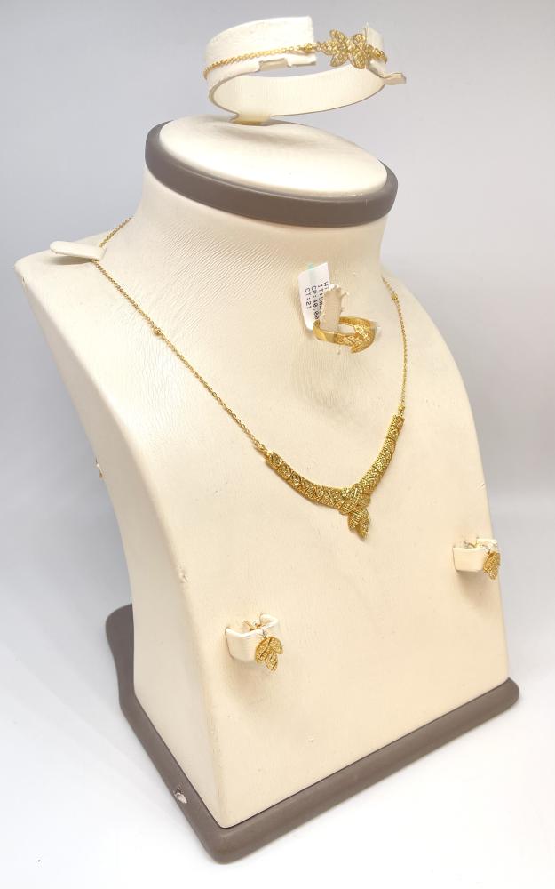 21 karat gold set, weight 11.12 grams
