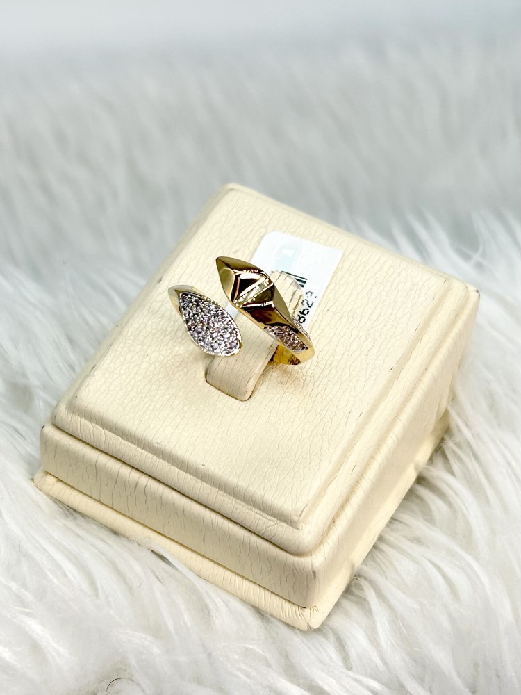 18k gold ring, weight 3.41 grams