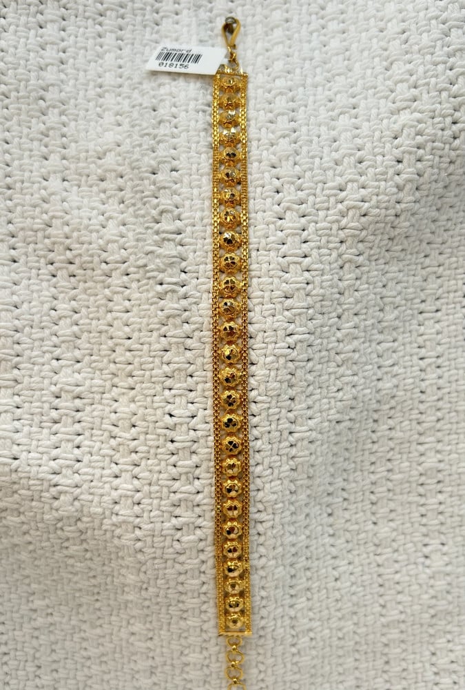 21 carat gold bracelet, weight 8.65 grams