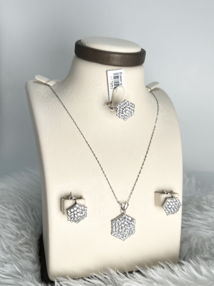 Half set of 21 carat gold, weight 9.56 grams