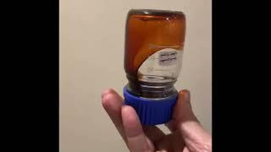 يوضح قوام دهن العود
