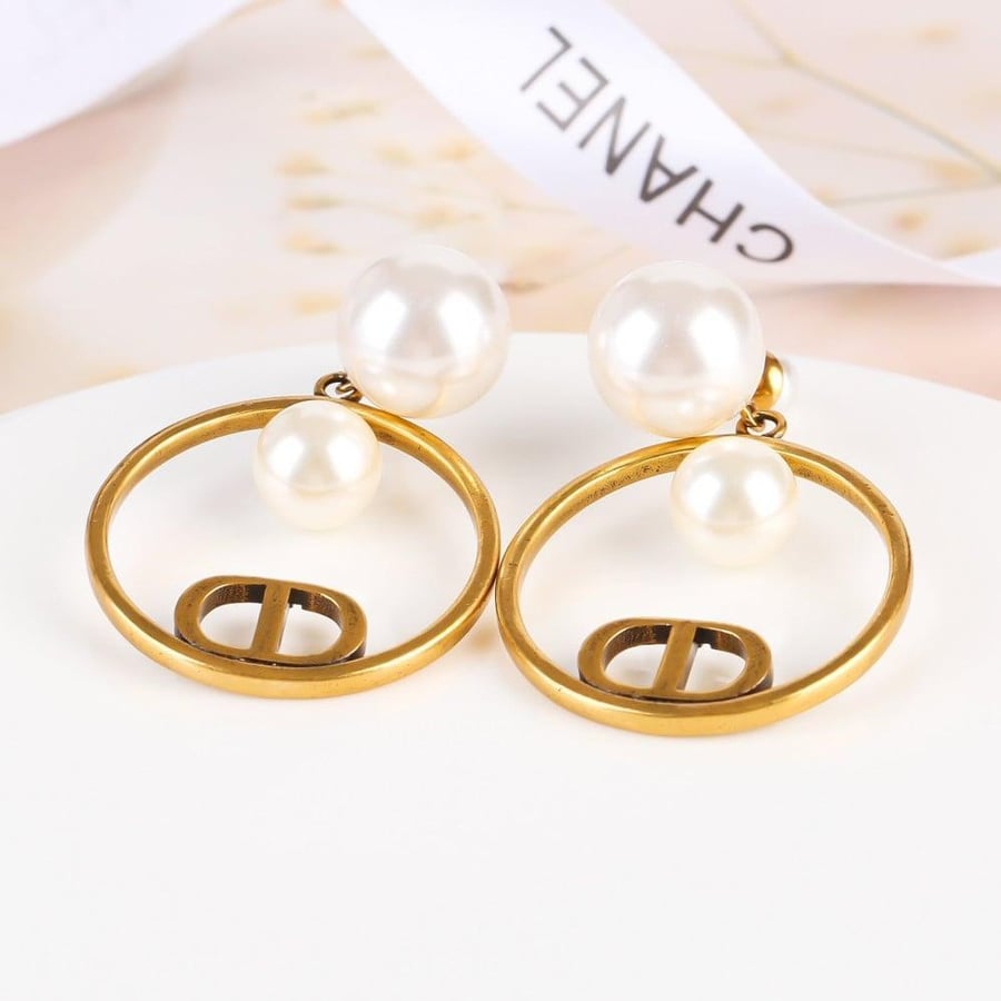 حلق ديور Dior مميز