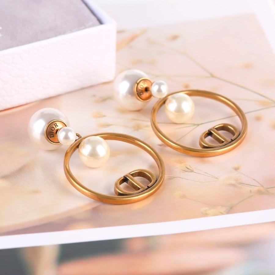حلق ديور Dior مميز