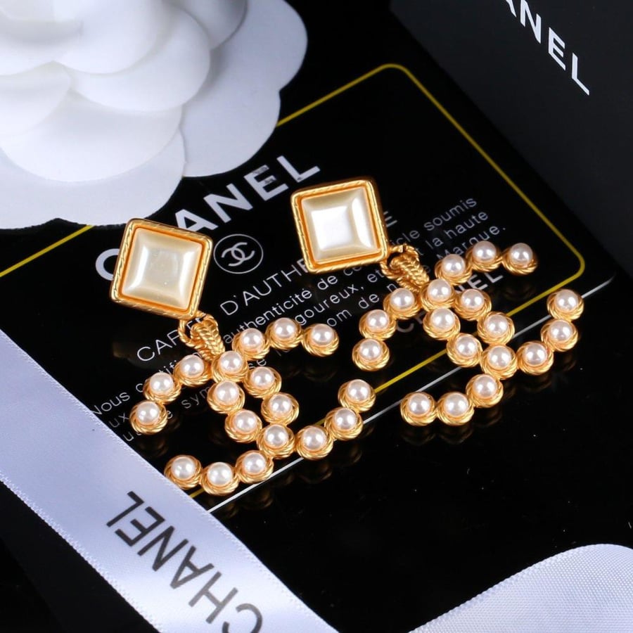 Chanel earring Lulu