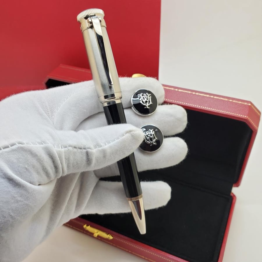 A set of Deneel pen with cap