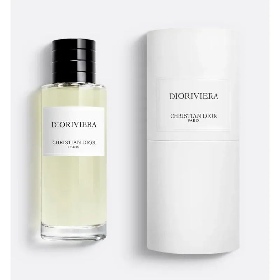 لا كول نوار – أو دو بارفيوم 125 مل Dior La Colle Noire – Eau de Parfum 125ml  احتفاء ملكي برائحة الورد… من قلب حدائق ديور الخاصة يأخذك عطر La Colle Noire من Christian Dior في رحلة فاخرة إلى قلب بروفانس، حيث تقع فيلا "لا كول نوار" التي ألهمت هذا الإصدار ال