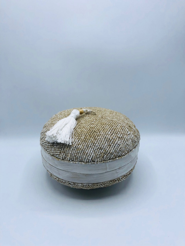 علب مدورة من الخوص مزينة بالخرز ( 20سم، 15سم، 10سم)