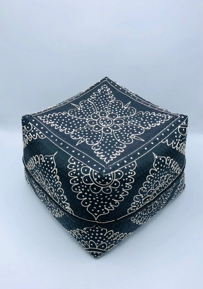 طقم مكون من 5 صناديق بداخل بعضها مع غطاء لكل صندوق مرسومه باليد (25سم، 20سم, 16سم، 13سم، 10سم)