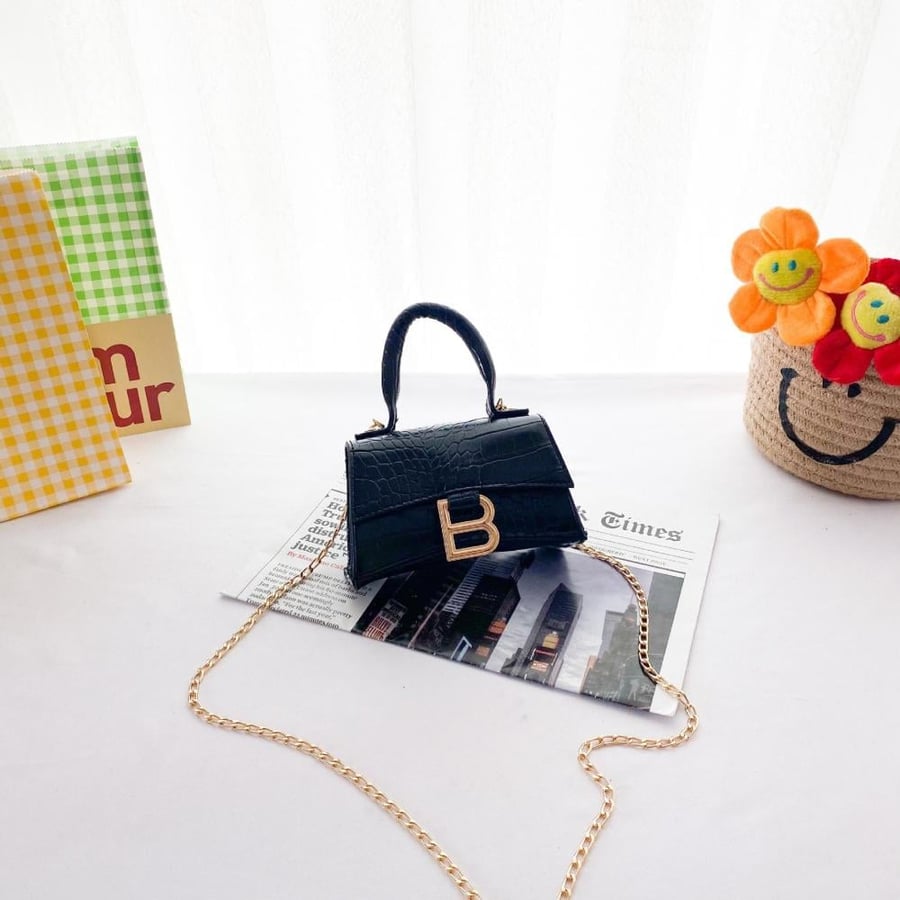 شنطة (Balenciaga)