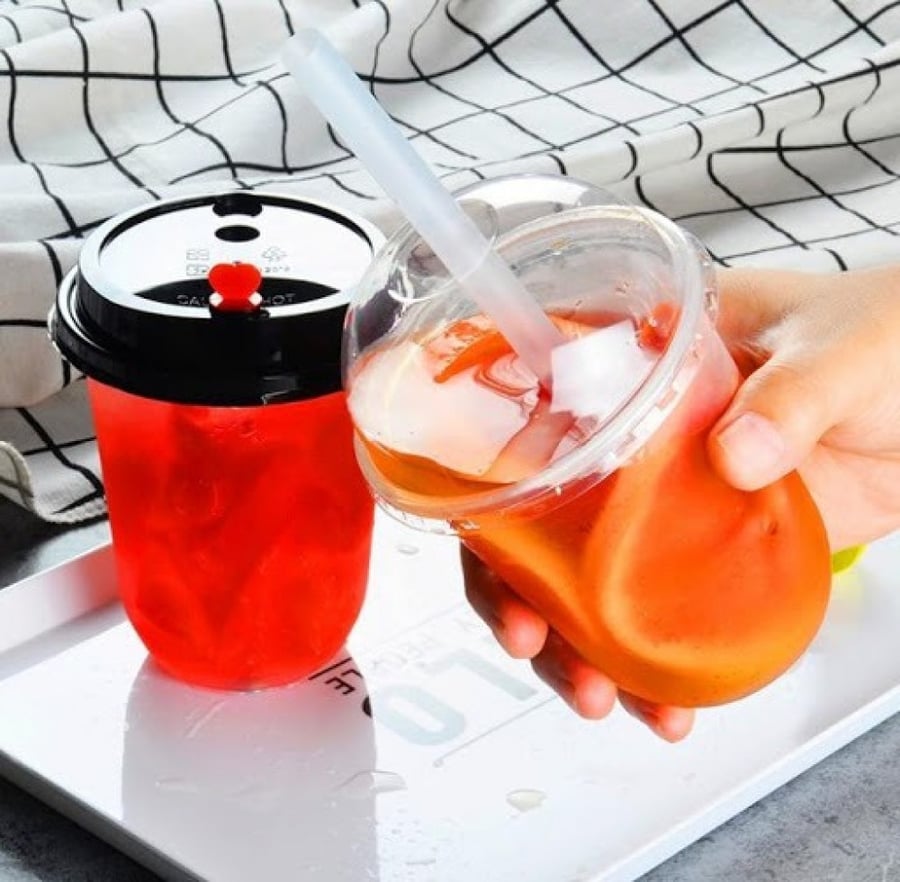 Plastic cups in the shape of a "U" 360 mm (12 inches) black lid with a red heart