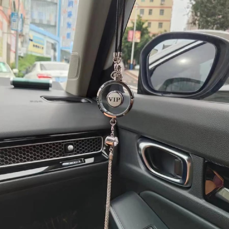 ميداليه تعليق شعار VIP مع عطر فاخر