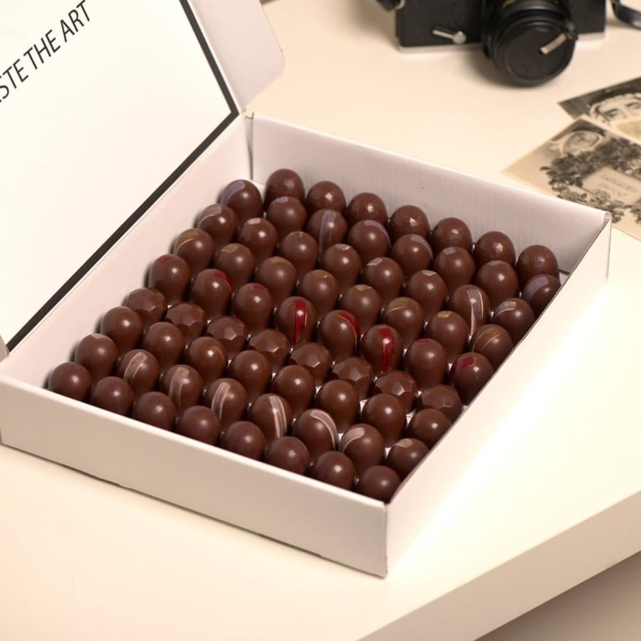 79 pieces _ luxurious brown assortment