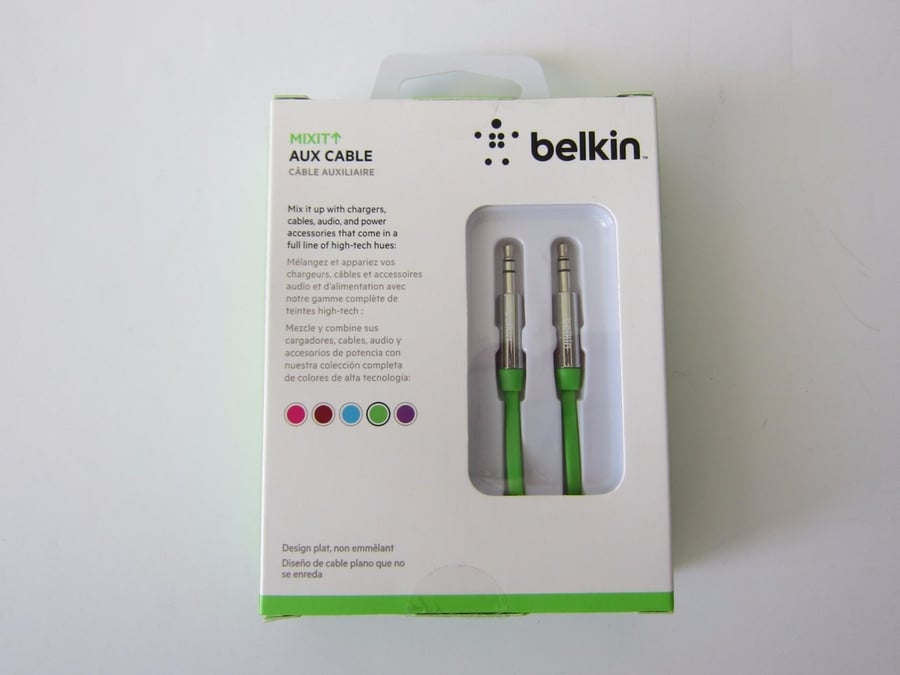 كابل صوت مساعد (AUX Cable) مسطح مانع للتشابك من شركة Belkin (سلسلة MIXIT↑).