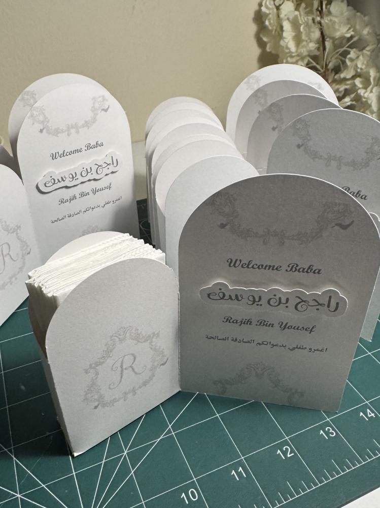Table card with tissue box