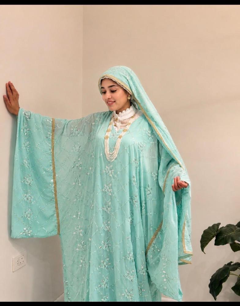 طقم لبس حجازي نسائي بتصميم تراثي اصيل يعكس جمال الموروث الحجازي والهوي