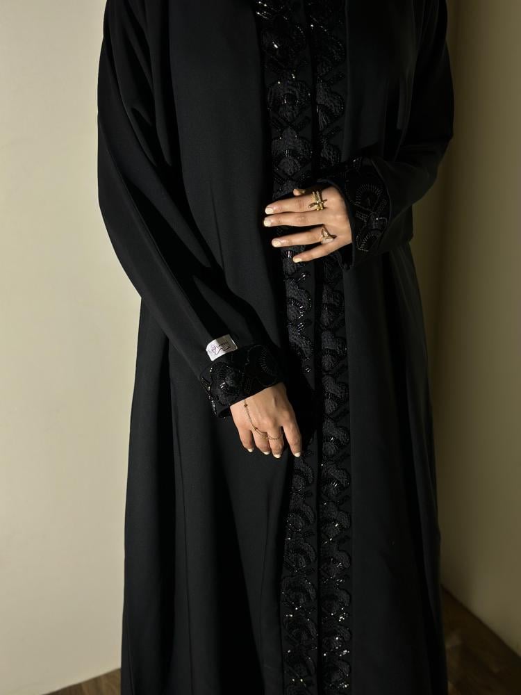 عباية بسمه اسود