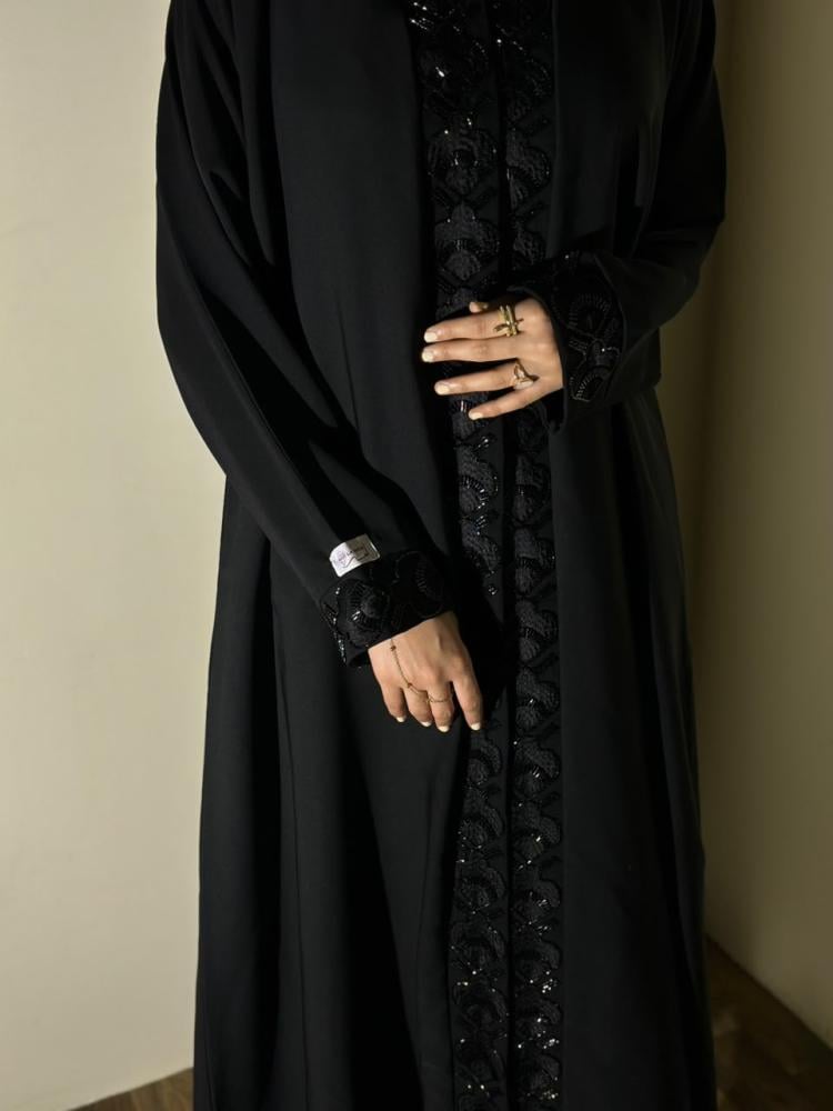 عباية بسمه اسود