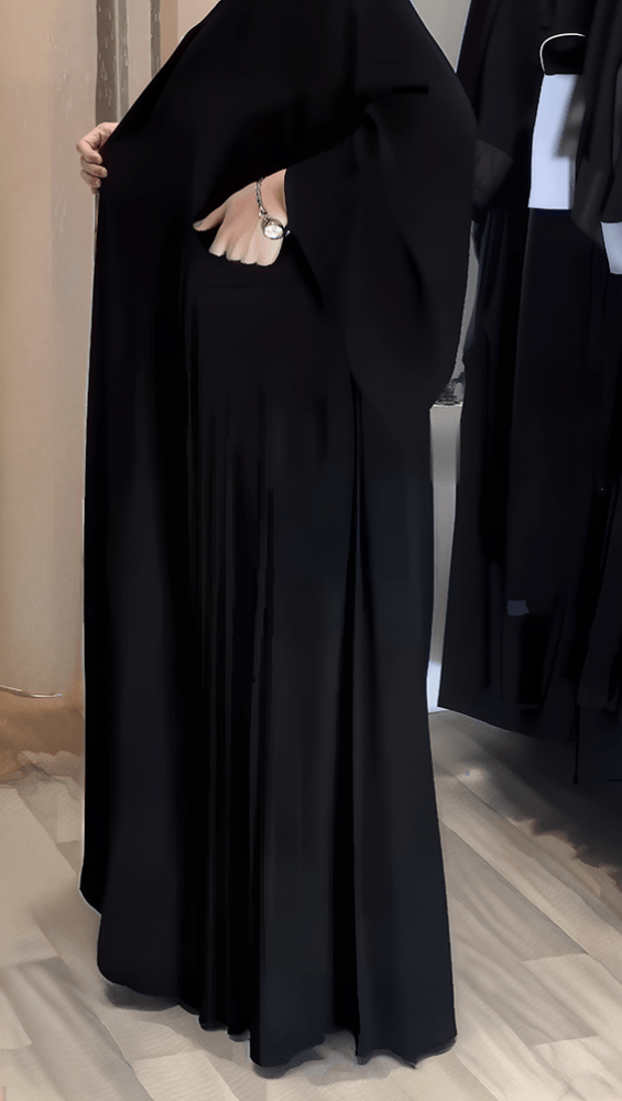 عباية كسرات أنيقة تجمع بين الراحة والتصميم العصري