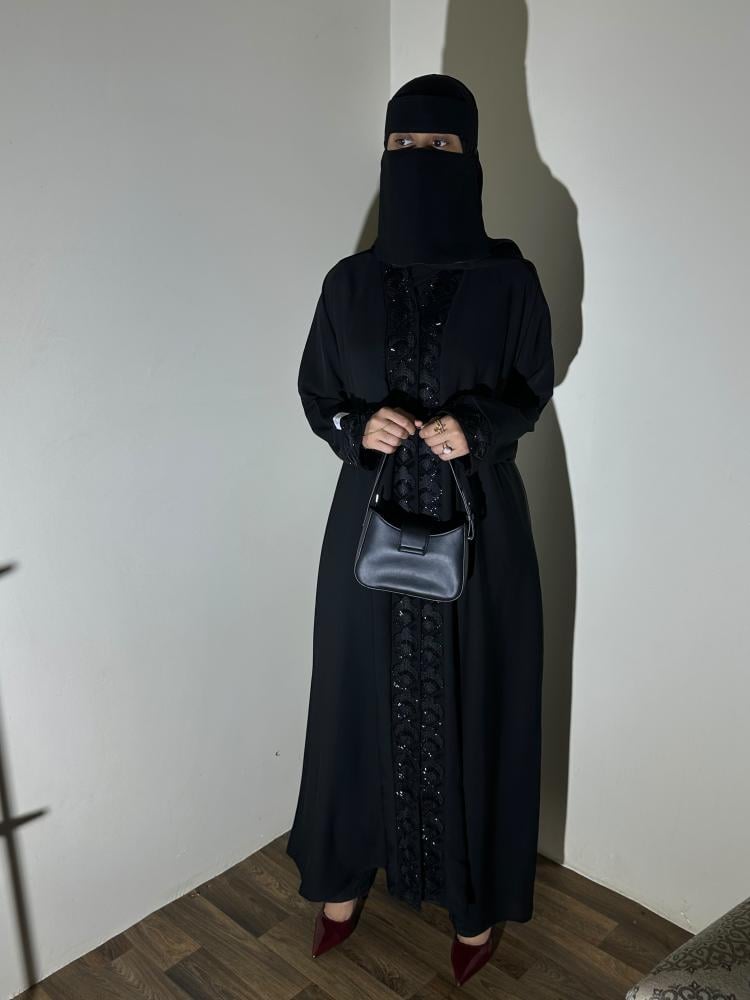عباية بسمه اسود