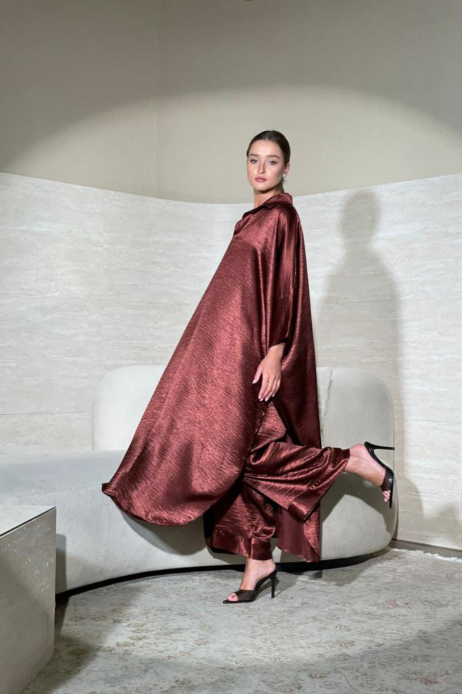 طقم حرير مكون من قطعتين (قميص وبنطلون) فري سايز